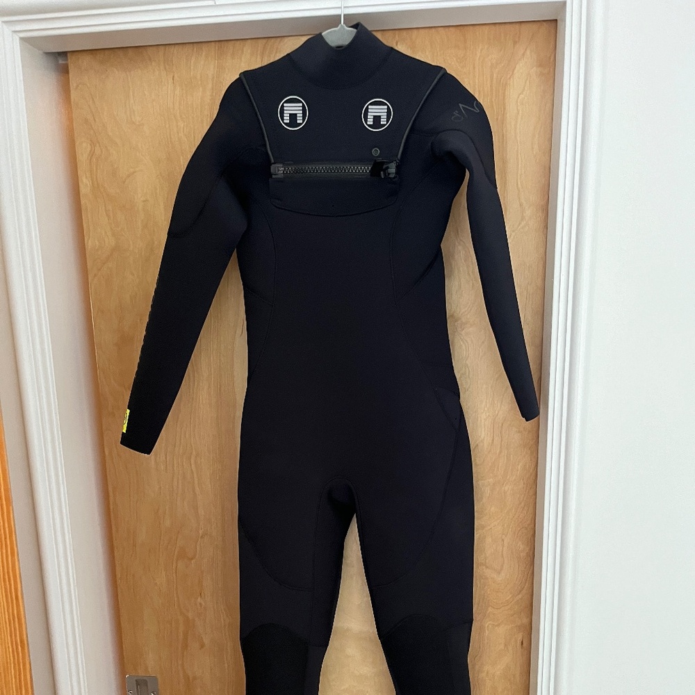Matuse winter wetsuit women’s size 6